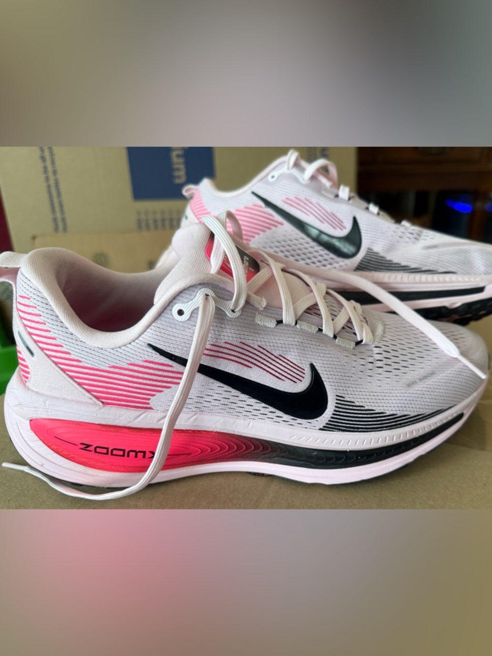 Nike Men’s Pink/Black Volmero 18 Running Shoes Size 9.5